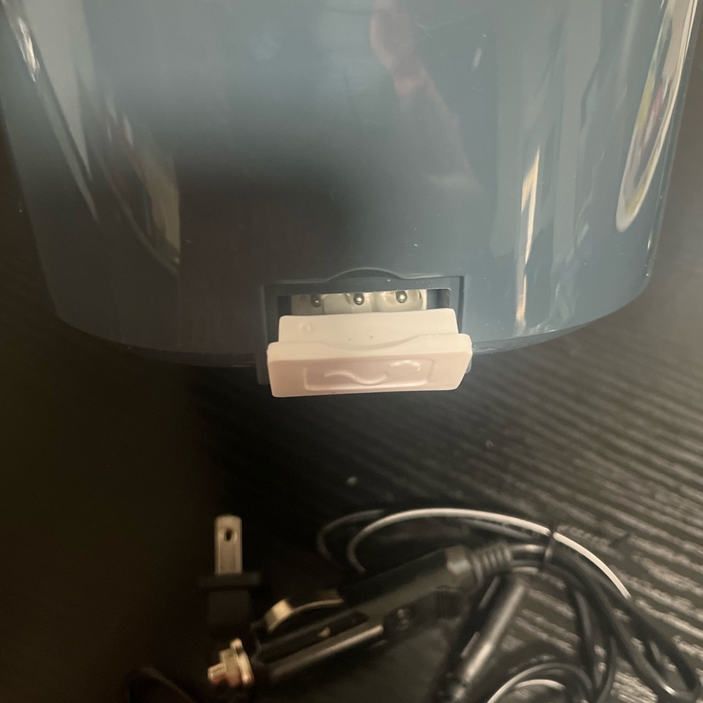 Electric Lunch Box with Dual Power Cords - Picture 4 of 5